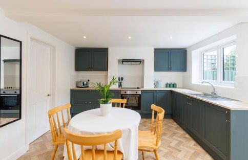 Heart of Cowes - 10 Guests, 200m to Town, Sea View - Photo 23