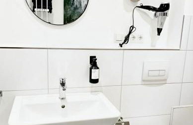 1,5-Zimmer, Top ausgestattet, 4 Pers, Souterrain, Self Check-in, Parkplatz, Netflix & Amazon Prime - Foto 19