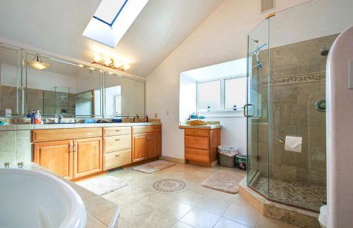 Oceanfront Castle with Hot Tub and Game Room - Foto 25