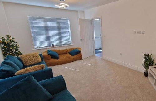 Peterborough - House - Sleeps 8 - Parking - Garden - Foto 14