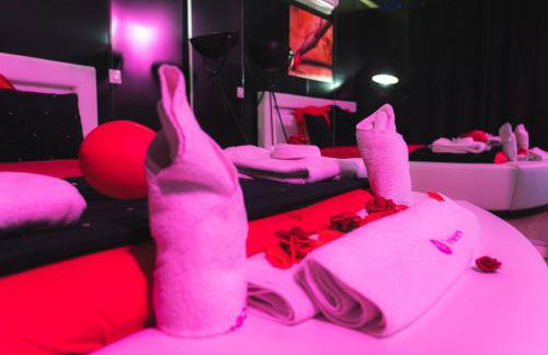 Indecent Love Room Studios - Photo 7