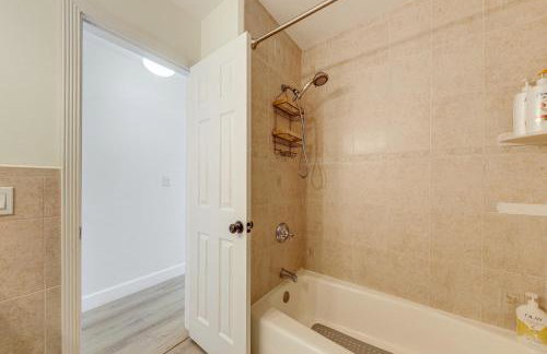 Game Room, Patio! Lake Worth Beach Family Retreat - Foto 20