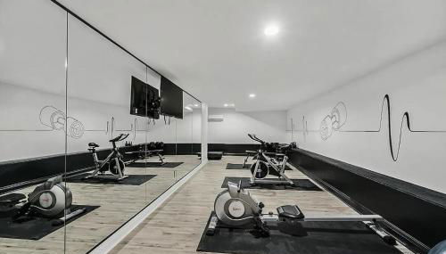 8000sf 7BR Villa Casita Pool Spa Gym & Games - Foto 2