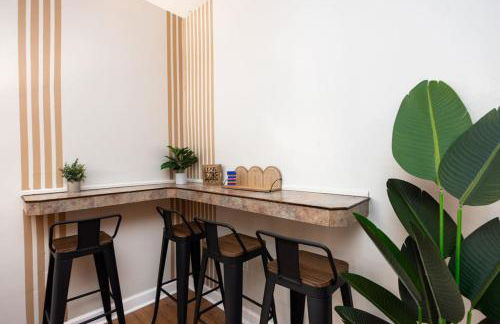 Your UF Getaway: 1 Block from Campus - 4 BD Haven - Foto 21