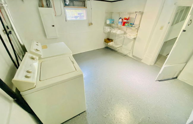 Cheerful 3 Bedroom Home Walk to UVA Stadium - Foto 36