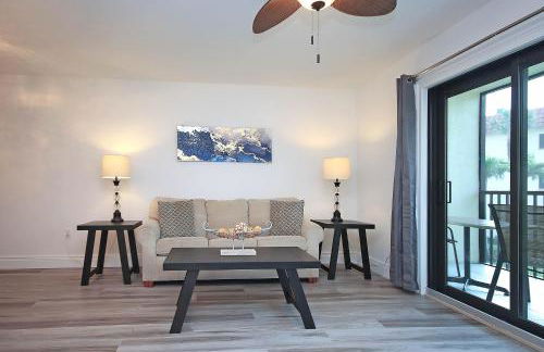 Cozy 1BR beachfront condo on Sanibel Island with stunning ocean views 3B2 - Photo 7