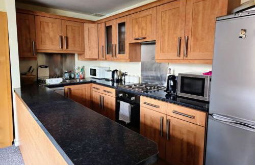 2 Bedroom Modern stylish Apt in Glasgow City Centre - Photo 5
