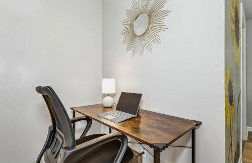 HotTub, King & PoolTable~East Wichita - Foto 7