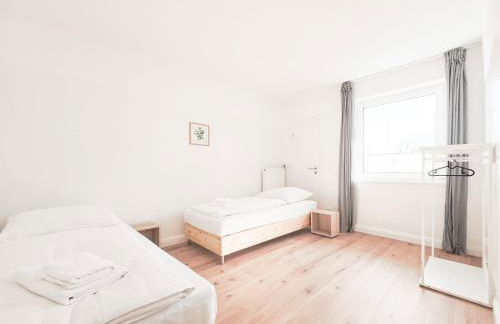 Tolstov Apartments - Monteurwohnung - 3 Schlafzimmer - Esszimmer - Küche - Waschmaschine - 25 Min zur Messe DUS - Foto 7