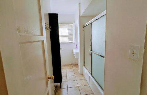 Entire House,Convinient location in Los Angeles , near Universal, Hollywood, Pets Friendly, Free WIFI - Foto 27