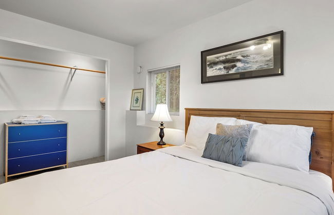 Incredible Water Views, Deck Relaxing Retreat Greenbank Getaway by Avantstay - Foto 24