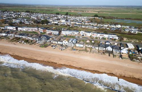 Bucket and Spades- Right on the Beach - Foto 4