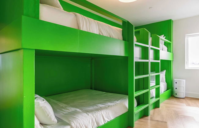 Dual Bachelor Pads w/ Rooftop Lounge & Games Sleeps 26 5 Min to Broadway - Foto 20