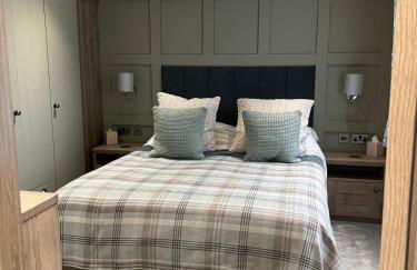 Kingfisher Lodge - Lakeside Lodge With Hot Tub - Foto 27