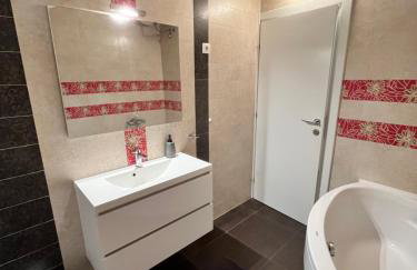 SKY - beautiful rooftop apartment with shared pool - Foto 25
