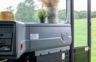 American School Bus Retreat with Hot Tub in Sussex Meadow - Foto 11
