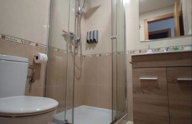 Apartamento con patio, piscina y parking privado - Photo 12