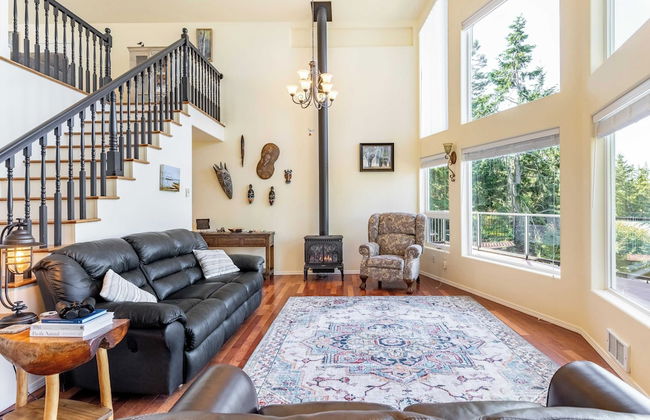 Harborview Getaway by Avantstay Walk to Beach - Photo 6