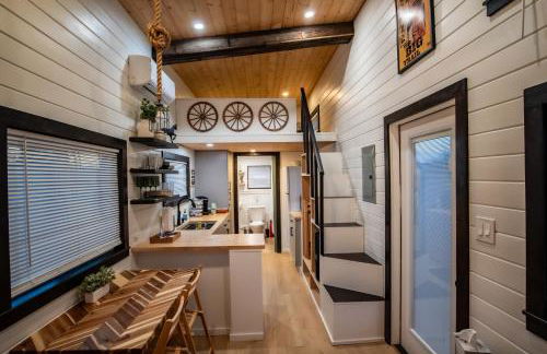 Unique Tiny Home Minutes from Downtown - Foto 8