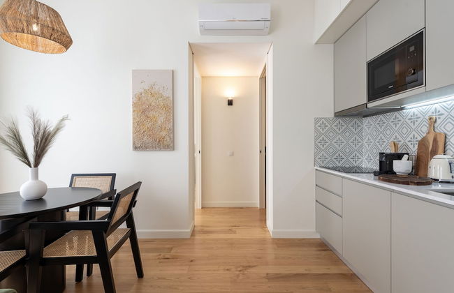 Mouzinho da Silveira 215 by LovelyStay - Foto 24