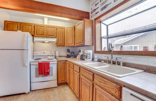 Cozy Anchorage Vacation Rental Near Hospitals! - Photo 9