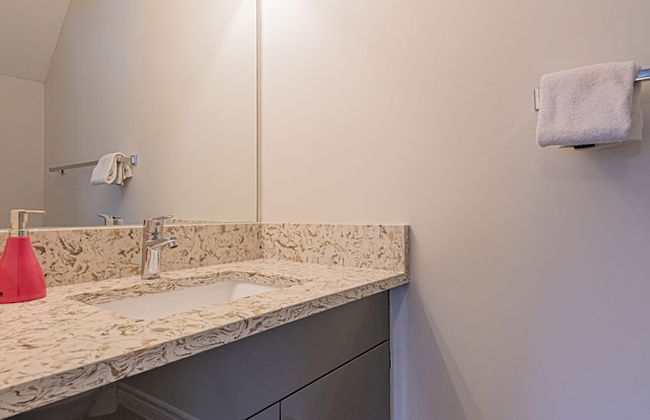 Banff Boundary Lodge 2 BR Condo & studio - Photo 16