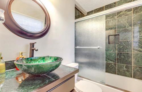 Deck and Game Room Family Home in Stockbridge! - Foto 13