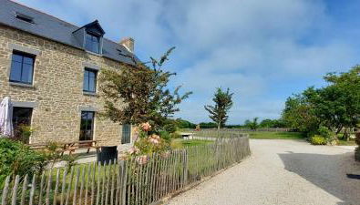 Les Grands Gîtes de Cancale, gîtes de charme avec jacuzzi - Foto 2, Garden view