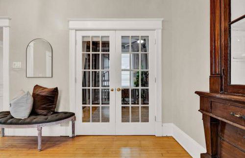 NEW! Fun & style Eastside MKE Best Day Townhouse - Foto 24