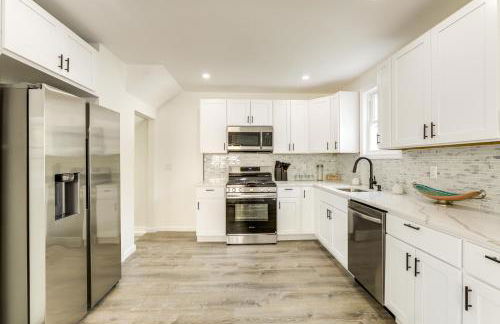 Walk to River, Parks and Dining Family Home with Yard - Foto 9