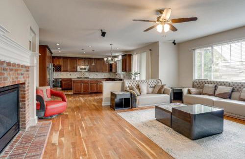 Yard, Home Gym, and Game Room Spacious Aurora Home - Foto 11