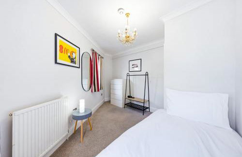 Nancy's 3 bedroom house near Heathrow Airport - Foto 11