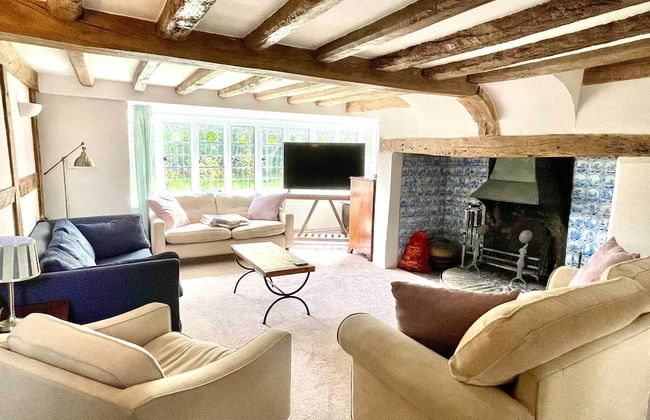 Walnut Tree House - Photo 2