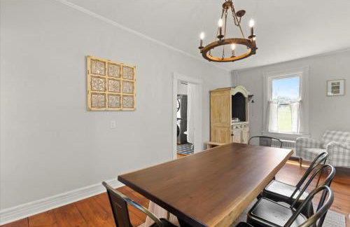 Hudson Restored Farmhouse with Fire Pit - Foto 16