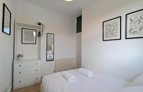 Charming 3-Bed Home Near Centre Free Parking - Foto 13