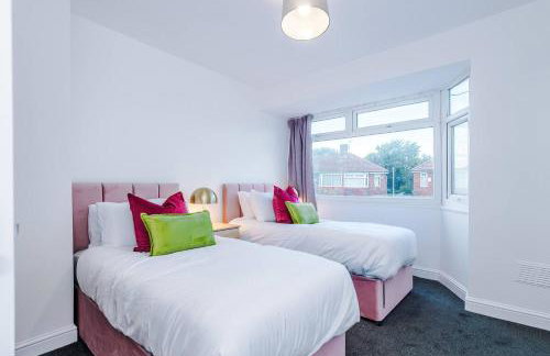 Comfy 3-BR Wirral Home | Free Parking & Wi-Fi - Foto 49