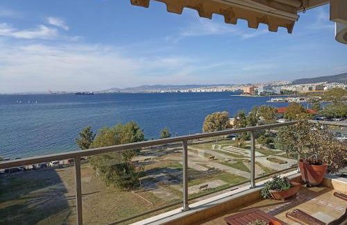 Seafront Family Apartment & free parking, the Cruiseflat - Foto 1