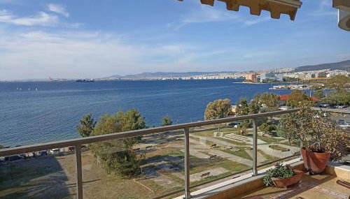 Seafront Family Apartment & free parking, the Cruiseflat - Foto 1