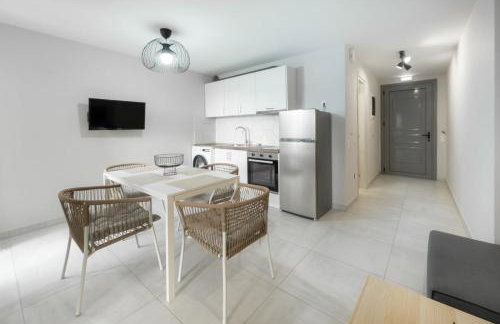 DION APARTMENTS - Photo 5