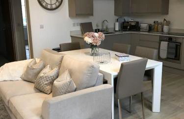 Elegant Epsom Family - Photo 31