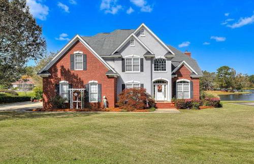 Lakefront Home for Families and Groups - Private Pool, BBQ, Paddle, Fishing - Foto 1