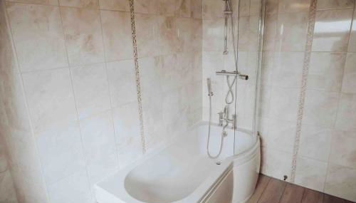 Mabels Cottage, Longnor - Foto 4, Shower
