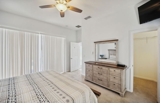 Elegant 5br Villa With Private Pool 5 Bedroom Home by RedAwning - Photo 3