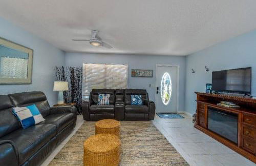 "Canal Dreams" 3 BR2 BA pool home on the canal - Foto 28