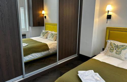 Earl's Court Luxe Apartment - Photo 15