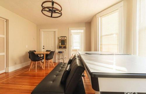 Walk to Downtown Salem with Arcade- Free Parking! - Foto 8