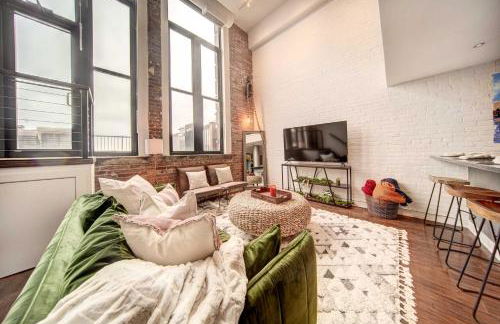 Waterfront Cleveland Apt about 1 Mi to Downtown - Foto 7