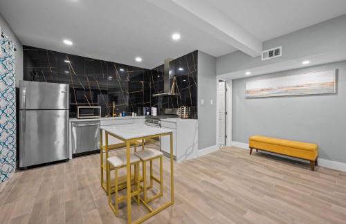 Modern Studio Retreat with Free Park - Foto 8