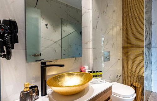 Moon Boutique Hotel - Ultra Luxury Suites with Pool, Perfect for Fun and Relaxation By Villa Mana Gers - Photo 32