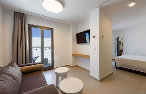 Azure Naousa - Photo 19